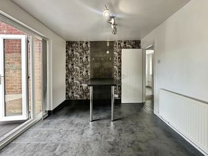 Kitchen/ Diner - click for photo gallery